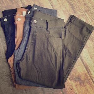 4 legging capris. Never worn.